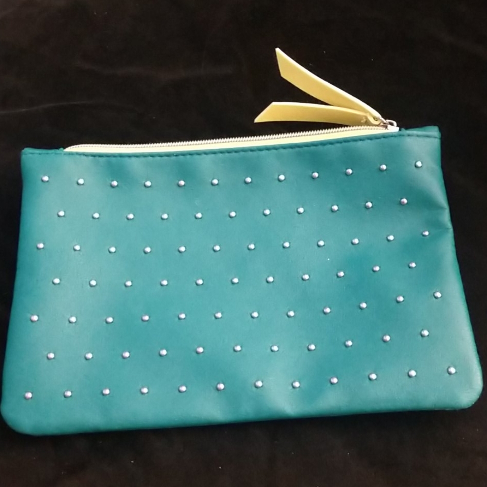 Make-Up Bags - Picture 2 of 7